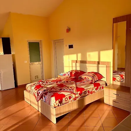 Room rental Appartement Velipojë