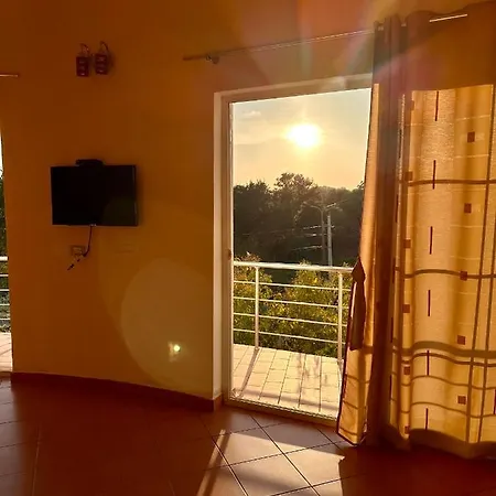 Room rental Appartement Velipojë